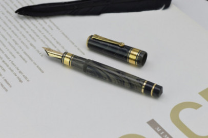 Santini Italia Giant Ebonite Male fountain pen with medium flex nib nr8 14k and ebonite feeder