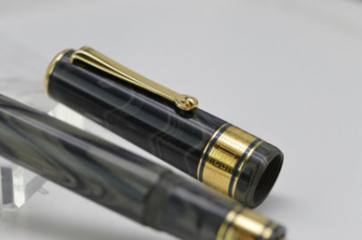 Santini Italia Giant Ebonite Male fountain pen with medium flex nib nr8 14k and ebonite feeder