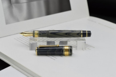 Santini Italia Giant Ebonite Male fountain pen with medium flex nib nr8 14k and ebonite feeder