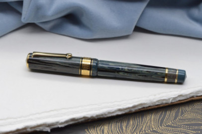 Santini Italia Giant Ebonite Indonesia fountain pen with Fine flex nr,8 nib 14k and ebonite feeder