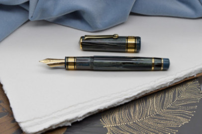 Santini Italia Giant Ebonite Indonesia fountain pen with Fine flex nr,8 nib 14k and ebonite feeder