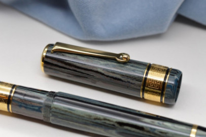 Santini Italia Giant Ebonite Indonesia fountain pen with Fine flex nr,8 nib 14k and ebonite feeder