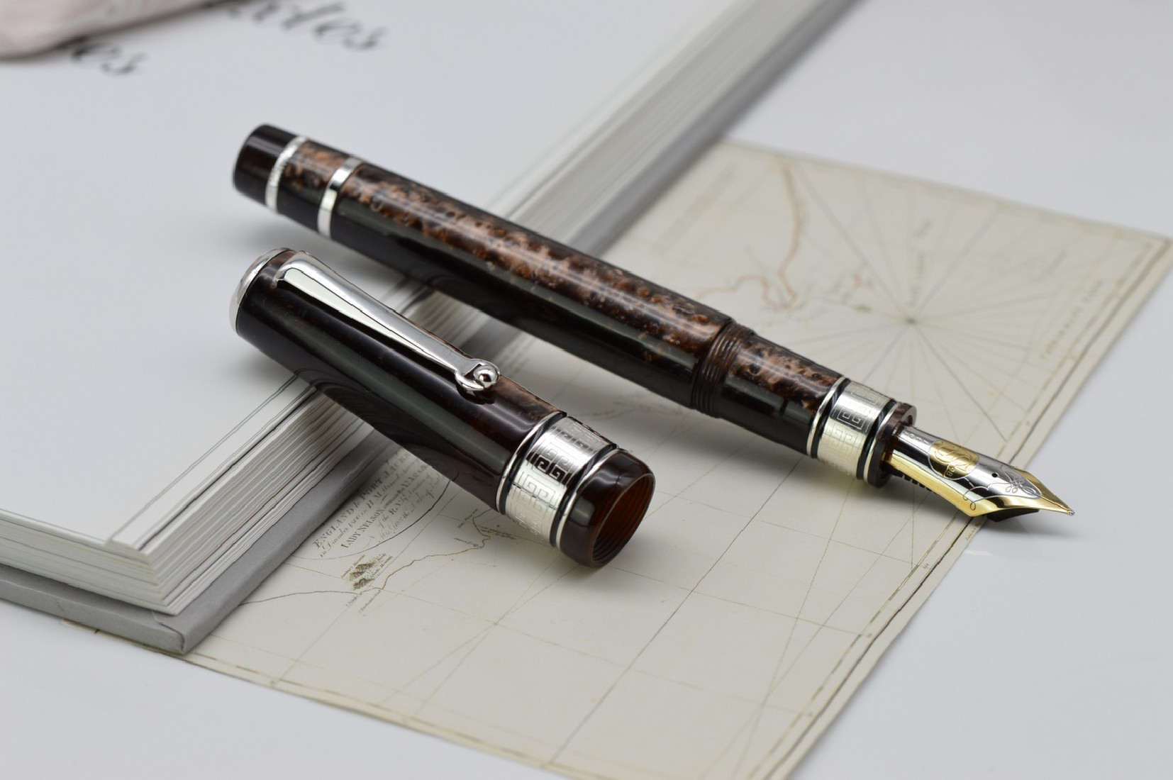 Santini Italia Giant Obsession Fine Flexy 14k nr.8 nib with ebonite feeder and piston filler pen