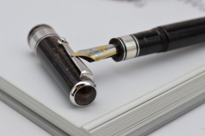 Santini Italia Giant Obsession Fine Flexy 14k nr.8 nib with ebonite feeder and piston filler pen