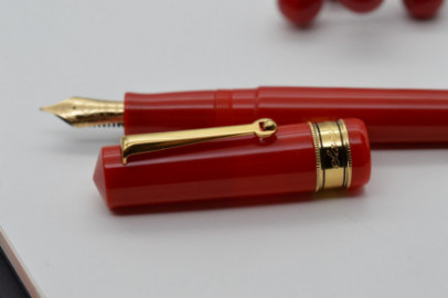 Santini Italia Libra Rubino Fine flexy nib 18k, with ebonite feeder and piston filler pen