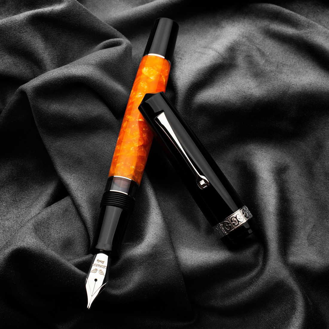 Leonardo Officina Italiana Momento Magico DNA black orange PT fountain pen