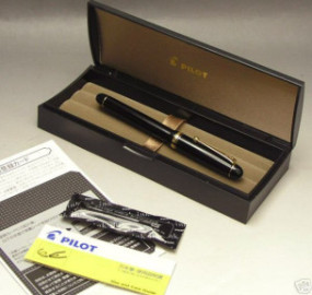Pilot Custom 742 Black GT, 14k, with converter Fountain Pen