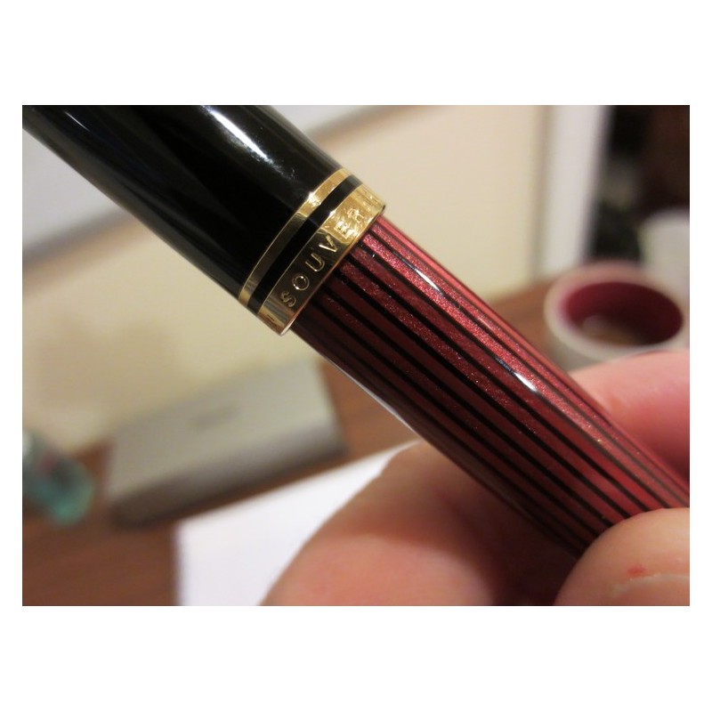 Pelikan Souverän M400 Füllfederhalter – 14K Goldfeder, Mittel, Schwarz-rot, Mit Kolbenfüllsystem