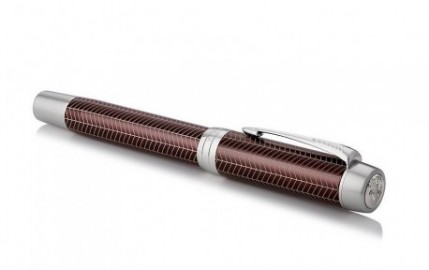 Parker Duofold Centennial Prestige Burgundy With Chevron Pattern PT 1945417 Fountain Pen