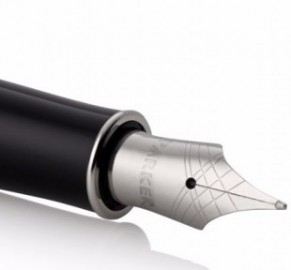 Parker Sonnet Black Lacquer PT Steel Nib Fountain Pen 1931499