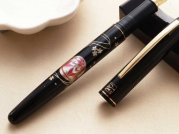 Kuretake Kindai Maki-e - Mari Asobi WP-KU-MAAO fountain pen