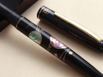 Kuretake Kindai Maki-e - Mari Asobi WP-KU-MAAO fountain pen