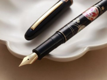 Kuretake Kindai Maki-e - Mari Asobi WP-KU-MAAO fountain pen