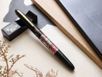 Kuretake Kindai Maki-e - Shunshoku Banri WP-KU-SHBA fountain pen