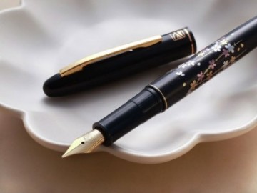 Kuretake Kindai Maki-e - Shidare Zakura WP-184-115 fountain pen
