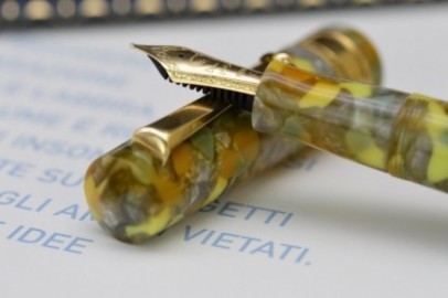 Santini Italia Libra Madagascar GP  piston filler pen with ebonite feeder Superflex Nib 18K