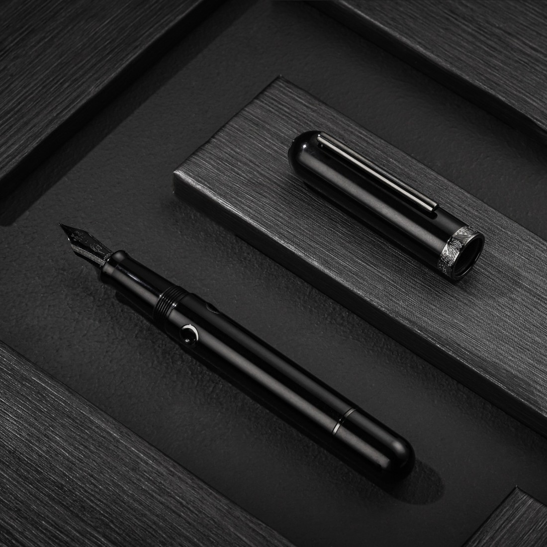 Nahvalur Nautilus  Cephalopod Black Fountain Pen