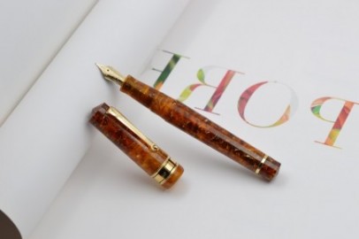 Santini Italia Libra Ambra GP 18k Superflexy Fine nib piston filler pen with ebonite feeder