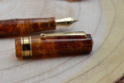 Santini Italia Libra Ambra GP 18k Superflexy Fine nib piston filler pen with ebonite feeder