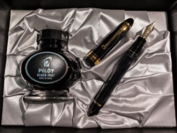 Pilot Custom 823 Transparent Black Fountain Pen FKKE-3MRP-TB