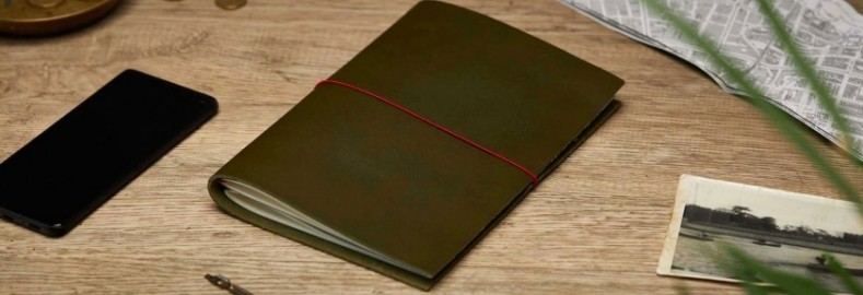 Paper Republic grand voyageur [xl] olive green leather journal