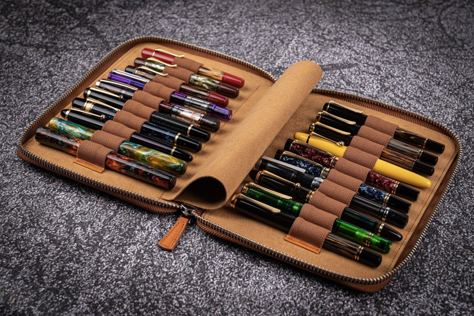 Galen Leather Zippered 20 Slots Pen Case - Crazy Horse Brown