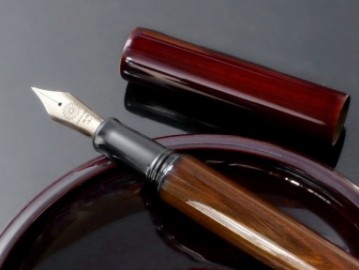 Wancher Urushi Verawood Sekai Aizu fountain pen