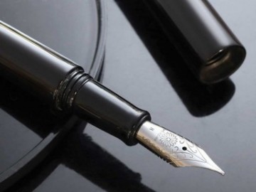 Wancher Urushi Ebony Sekai Aizu fountain pen