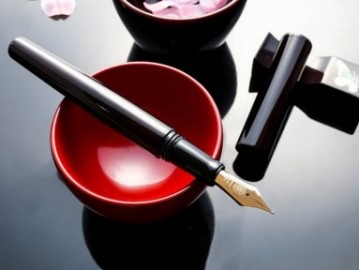 Wancher Urushi Ebony Sekai Aizu fountain pen