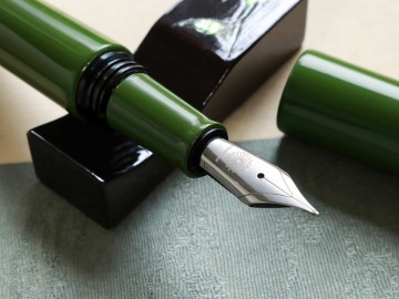 Wancher Dream Pen True Urushi Uguisu-Iro Fountain Pen