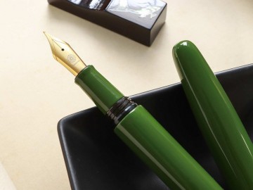 Wancher Dream Pen True Urushi Uguisu-Iro Fountain Pen