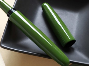 Wancher Dream Pen True Urushi Uguisu-Iro Fountain Pen