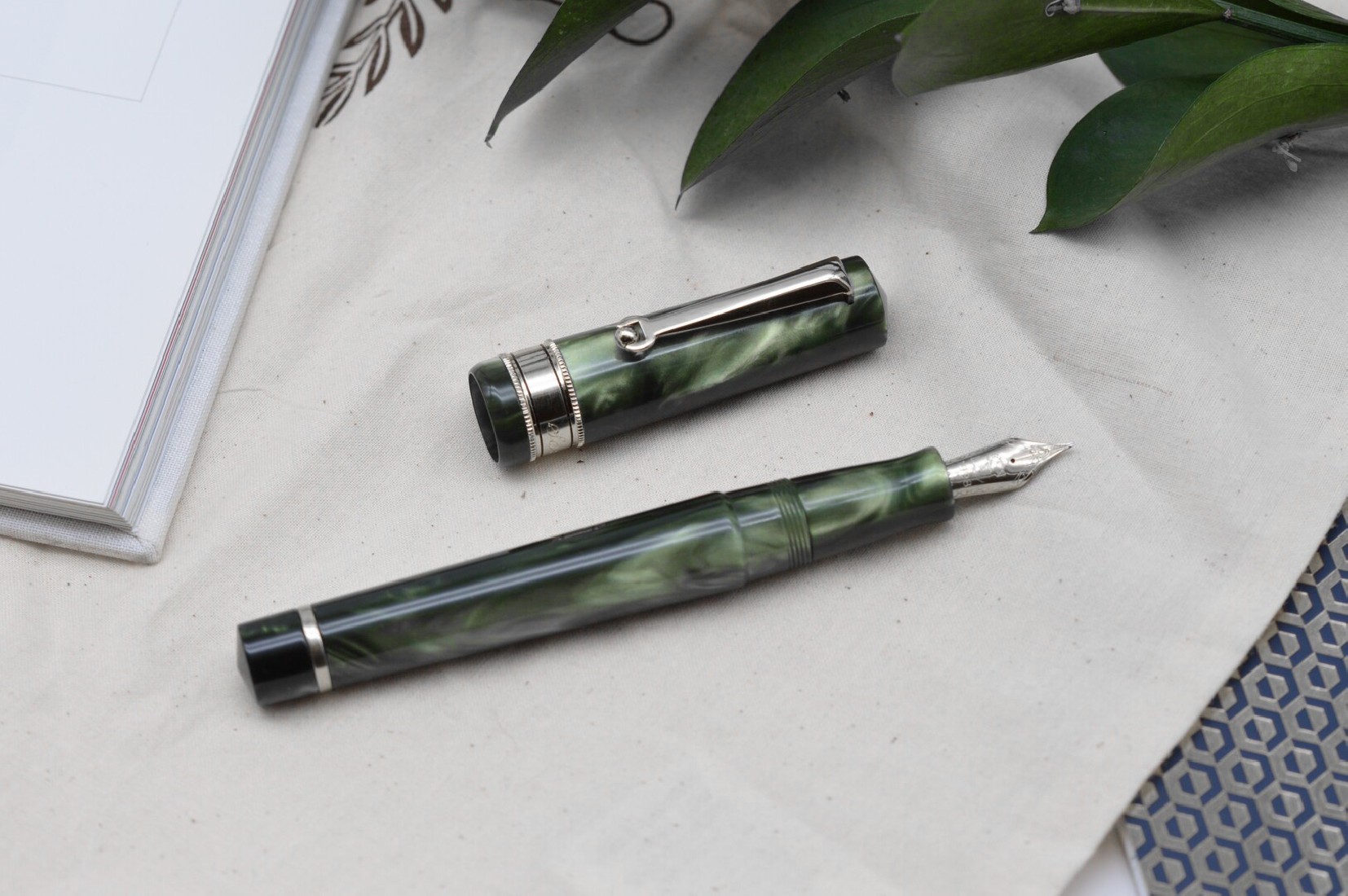 Santini Italia Libra Capri PT 14k Superflexy nib piston filler fountain pen