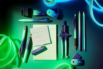 Faber Castell triangular wooden pencil 118403 buzzing blue