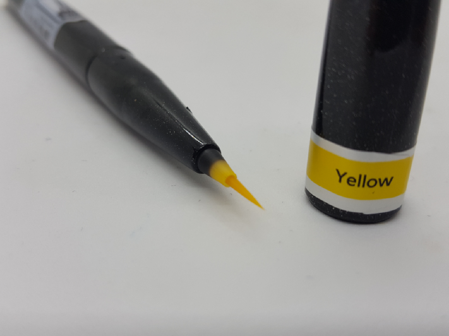 Pentel Artist Brush Sign Pen ultra fine- Yellow