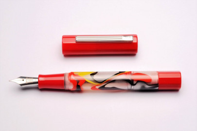 Opus 88 Flow transparent red fountain pen