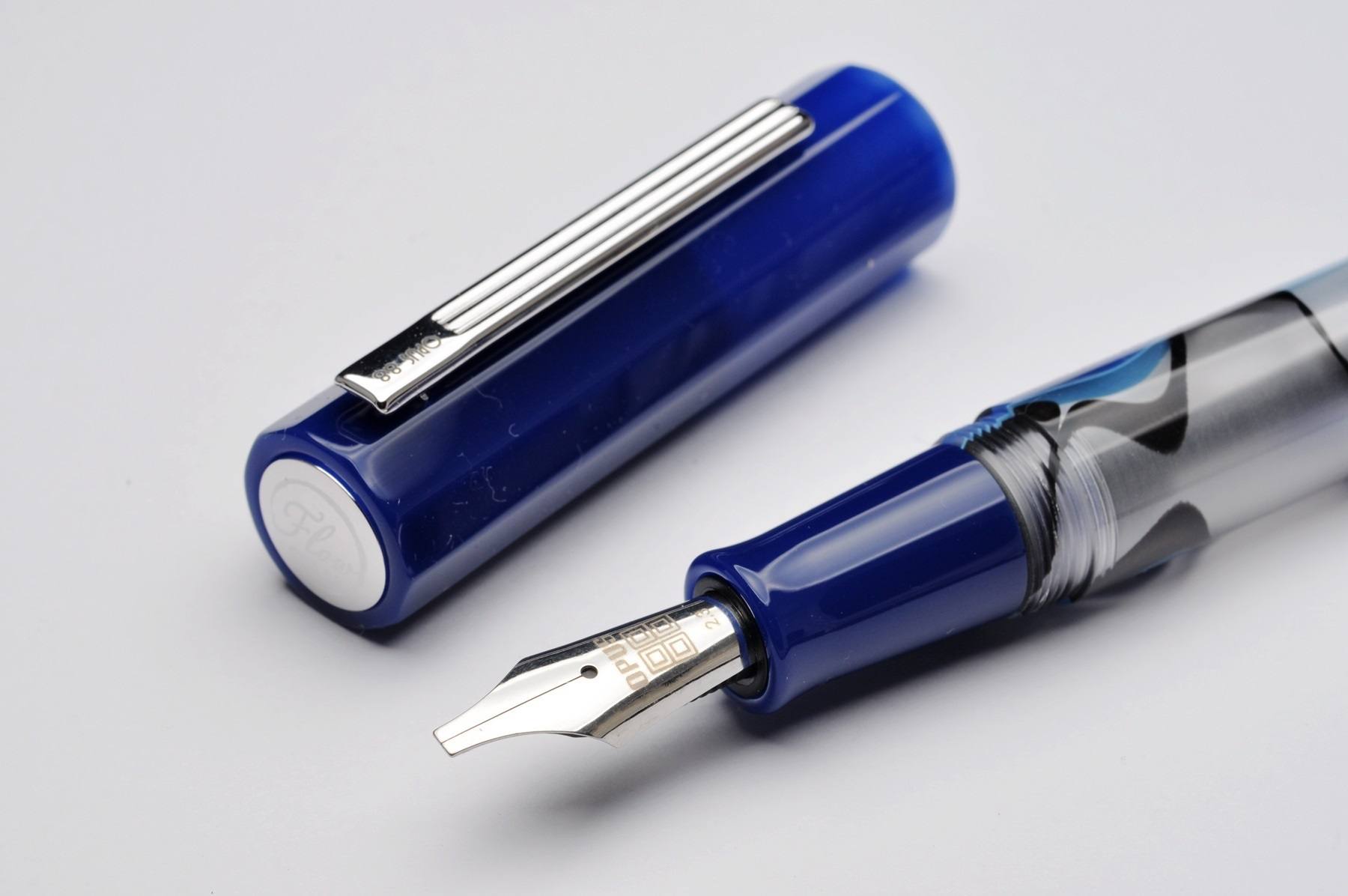 Blue pens. Fountain Pen vs Ballpoint Pen. Ручка перьевая Nova Fountain Luxor.
