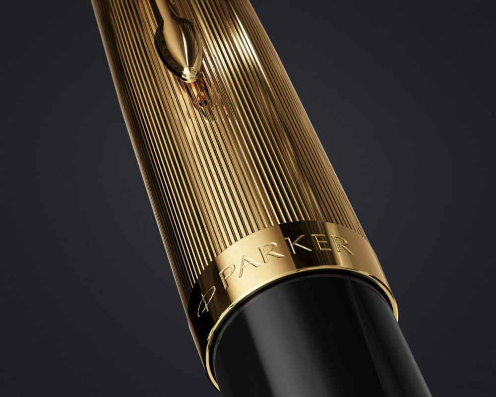 PARKER 51 DELUXE BLACK RESIN GOLD TRIM FOUNTAIN PEN - 18K SOLID
